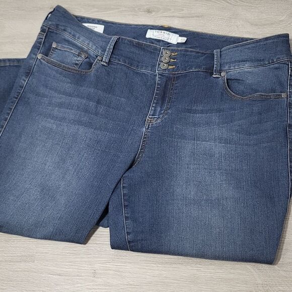 Plus Size Torrid Denim Jean Capris - Picture 1 of 8